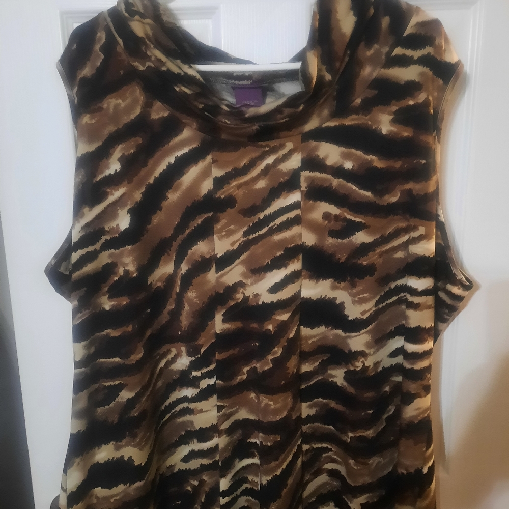 Sleeveless shirt